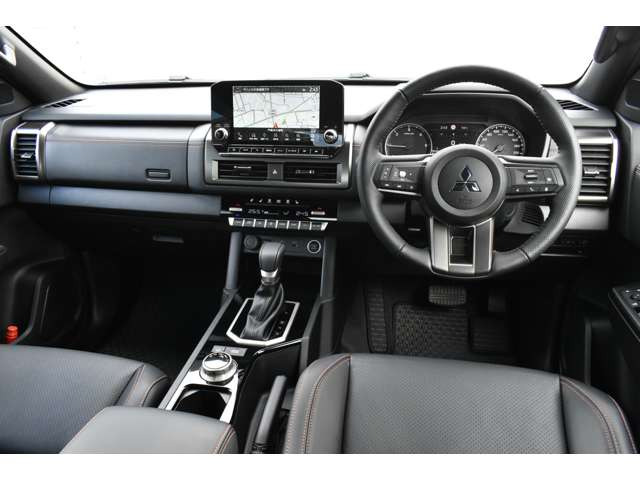 トライトン2.4 GSR ディーゼル 4WD