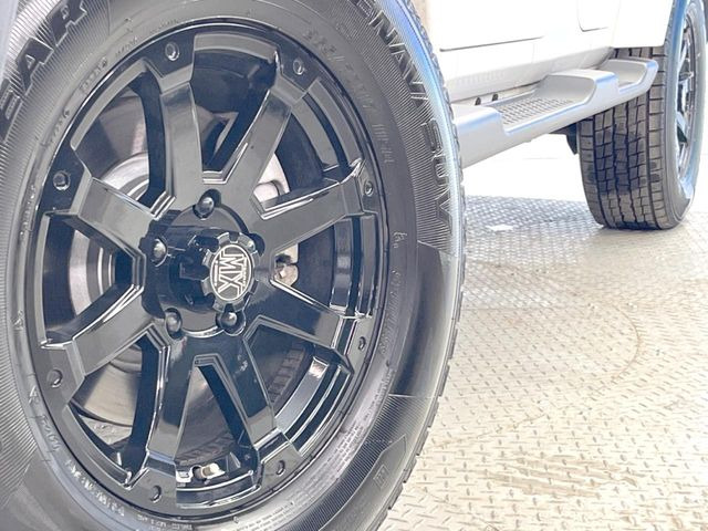 ●17インチアルミホイール:輸入車ならではの卓越した走りを支えるホイールと足回りです!日本車の走りに慣れている方にもぜひ体感して頂きたいほど、高いレベルでまとまっています!