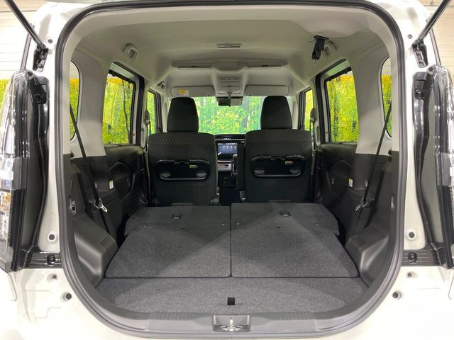 ���i�̂���������ʋ΁A���}���ɏ\���ȉ׎��X�y�[�X���m�ۂ��Ă���܂��B�Z�J���h�V�[�g��|���ƁA�傫�ȉו��̐ύڂ��\�ł���