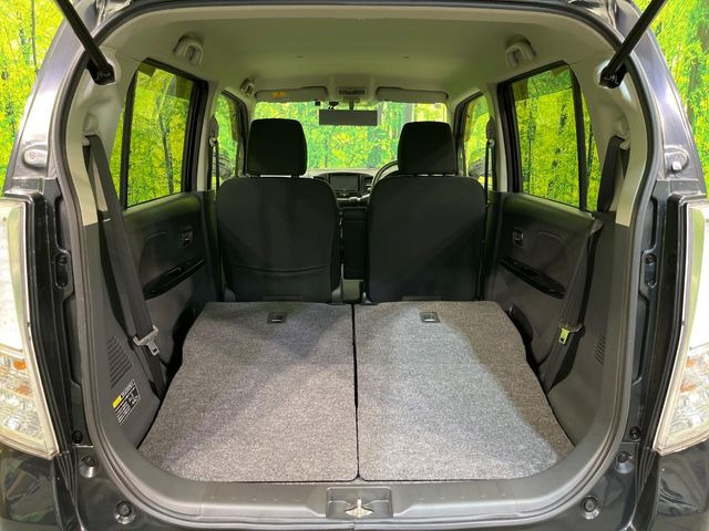 ���i�̂���������ʋ΁A���}���ɏ\���ȉ׎��X�y�[�X���m�ۂ��Ă���܂��B�Z�J���h�V�[�g��|���ƁA�傫�ȉו��̐ύڂ��\�ł���