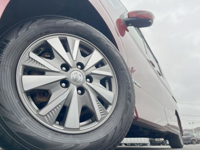 �y�����A���~�z�C�[���z�O�ςɃ}�b�`���������A���~�z�C�[���𑕒����Ă���܂��B�e��ЊO�A���~�z�C�[����A�X�^�b�h���X�^�C�����戵�����Ă���܂��B���񂲑��k����������