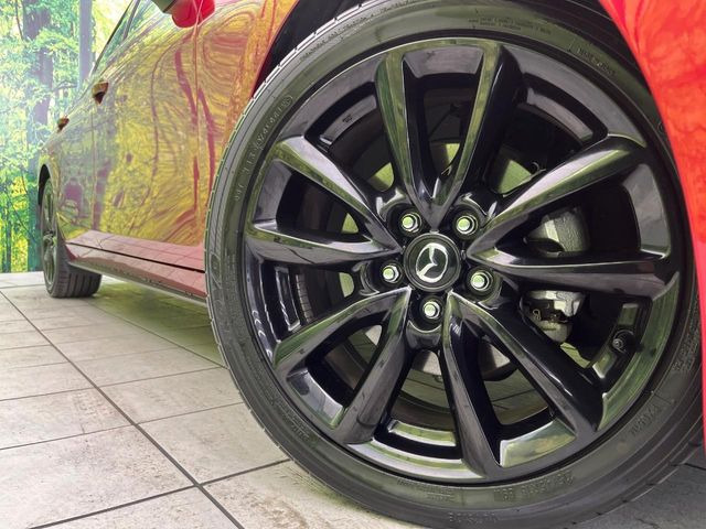 【純正18インチアルミホイール】外観にマッチした純正アルミホイールを装着しております。各種社外アルミホイールや、スタッドレスタイヤも取扱いしております。是非ご相談ください♪