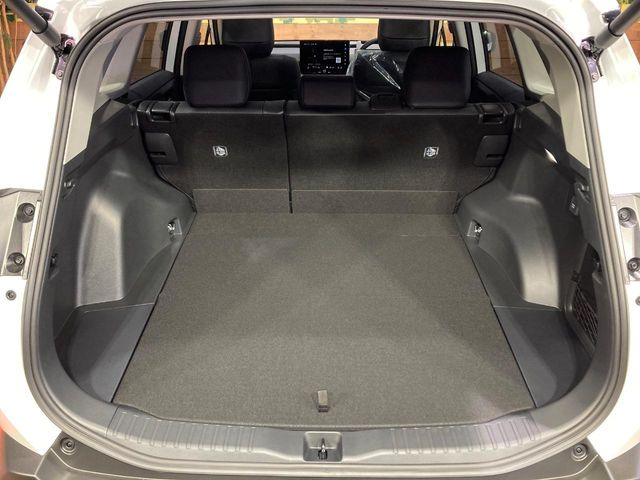 ���i�̂���������ʋ΁A���}���ɏ\���ȉ׎��X�y�[�X���m�ۂ��Ă���܂��B�Z�J���h�V�[�g��|���ƁA�傫�ȉו��̐ύڂ��\�ł���