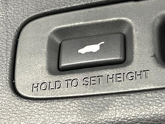 【パワーバックドア】スマートキーや運転席のボタンを押すだけでリアゲートが自動で開閉します!荷物を持っている時や、高い位置にあるバックドアを閉める際に便利な機能です♪