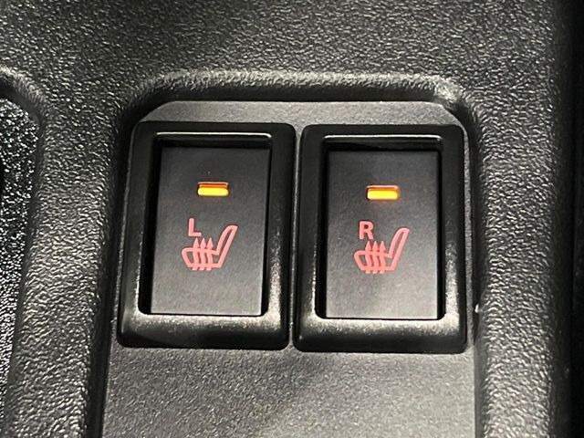 【シートヒーター】寒い日に重宝するシートヒーター!エアコンより早く温まってくれるので寒がりの人も安心ですね♪エアコンの温風は乾燥するから苦手、という方にもをおすすめです。