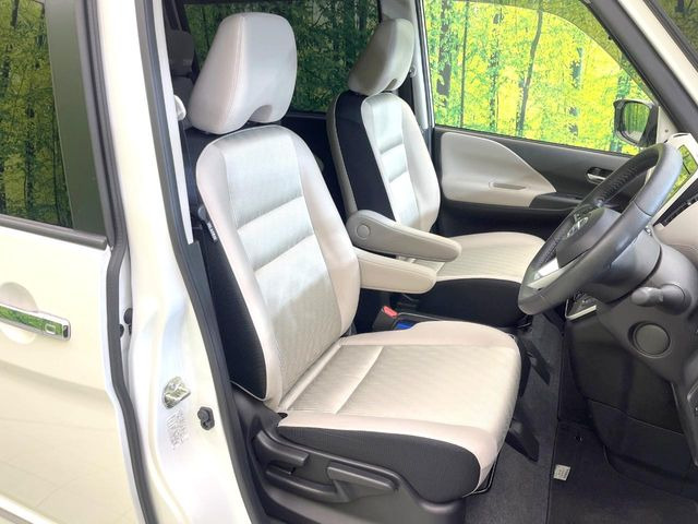 運転席シート廻りは使用感も少なく、良好な状態となっています。丁寧に使われていたことがよくわかりますね。