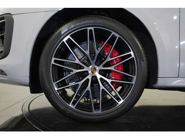 �����ɂ�21�C���`RS�X�p�C�_�[�f�U�C���T�e���u���b�N�z�C�[���𑕒��B���肵�����s���������܂��B