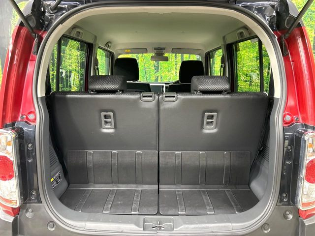 ���i�̂���������ʋ΁A���}���ɏ\���ȉ׎��X�y�[�X���m�ۂ��Ă���܂��B�Z�J���h�V�[�g��|���ƁA�傫�ȉו��̐ύڂ��\�ł���