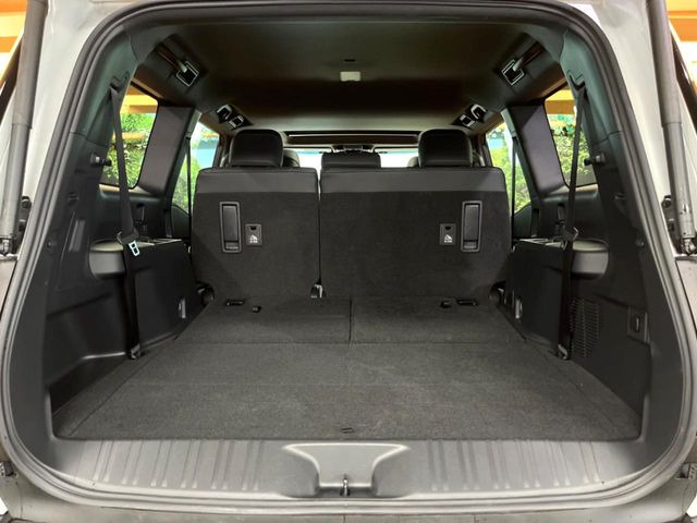 ���i�̂���������ʋ΁A���}���ɏ\���ȉ׎��X�y�[�X���m�ۂ��Ă���܂��B�Z�J���h�V�[�g��|���ƁA�傫�ȉו��̐ύڂ��\�ł���