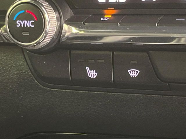 【シートヒーター】寒い日に重宝するシートヒーター!エアコンより早く温まってくれるので寒がりの人も安心ですね♪エアコンの温風は乾燥するから苦手、という方にもをおすすめです。