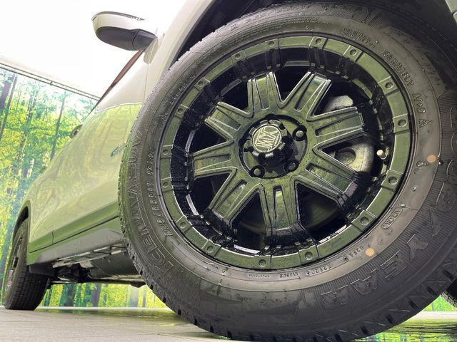 【18インチアルミホイール】外観にマッチしたアルミホイールを装着しております。各種アルミホイールや、スタッドレスタイヤも取扱いしております。是非ご相談ください♪