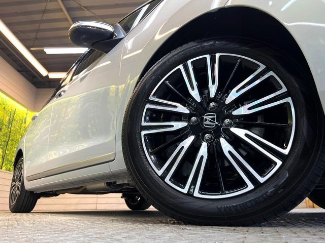 �y����16�C���`�A���~�z�C�[���z�O�ςɃ}�b�`���������A���~�z�C�[���𑕒����Ă���܂��B�e��ЊO�A���~�z�C�[����A�X�^�b�h���X�^�C�����戵�����Ă���܂��B���񂲑��k����������