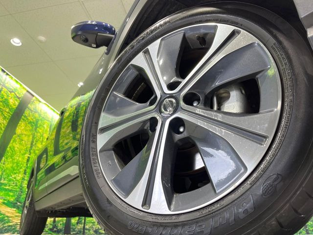 �y����17�C���`�A���~�z�C�[���z�O�ςɃ}�b�`���������A���~�z�C�[���𑕒����Ă���܂��B�e��ЊO�A���~�z�C�[����A�X�^�b�h���X�^�C�����戵�����Ă���܂��B���񂲑��k����������