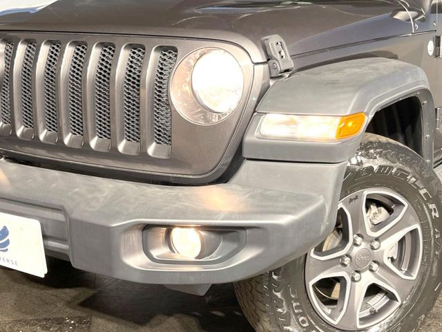 ●ヘッドライト:ヘッドライトは黄ばみも少なく、綺麗な状態を保っております。黄ばみ防止のレンズコーティングの施工も可能でございます。