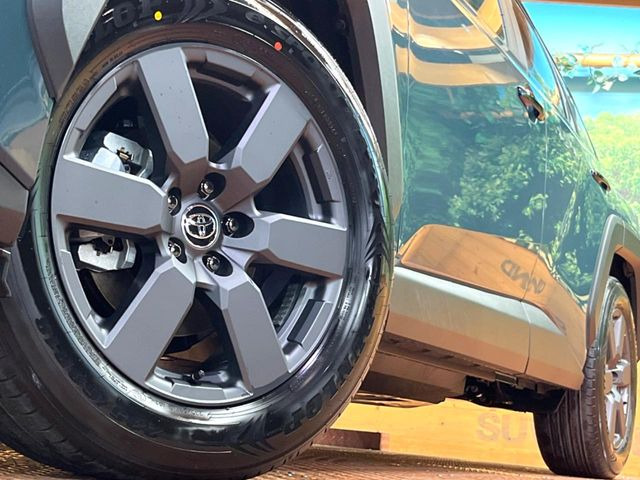 【純正18インチアルミホイール】外観にマッチした純正アルミホイールを装着しております。各種社外アルミホイールや、スタッドレスタイヤも取扱いしております。是非ご相談ください♪