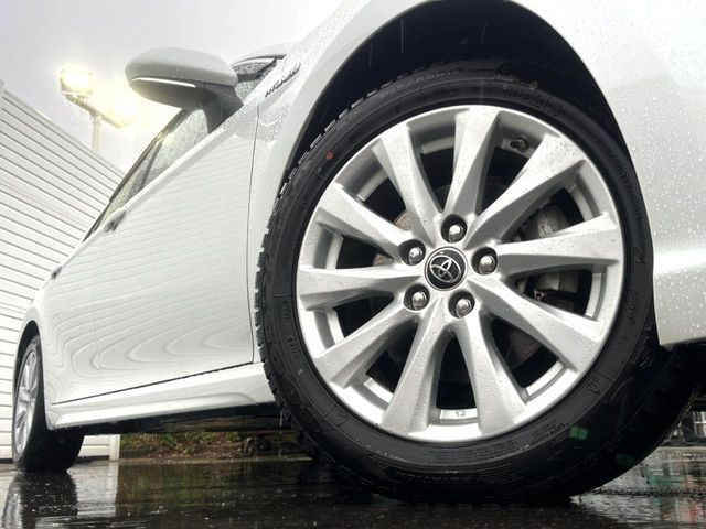 �y����17�C���`�A���~�z�C�[���z�O�ςɃ}�b�`���������A���~�z�C�[���𑕒����Ă���܂��B�e��ЊO�A���~�z�C�[����A�X�^�b�h���X�^�C�����戵�����Ă���܂��B���񂲑��k����������