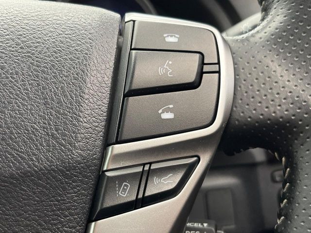 【プリクラッシュセーフティ】前方の車両等を検知し、衝突しそうな時は警報で注意を促し、ブレーキを踏む力をサポート。ブレーキを踏めなかった場合は衝突被害軽減ブレーキが作動、衝突回避をサポートします。