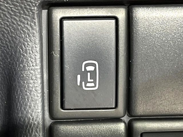 【パワースライドドア】スマートキーや運転席のスイッチでスライドドアの開閉が可能♪電動だから力を入れてドアを開ける必要が無く、小さいお子様でも、重い荷物を持っている時もラクに開け閉めできます♪