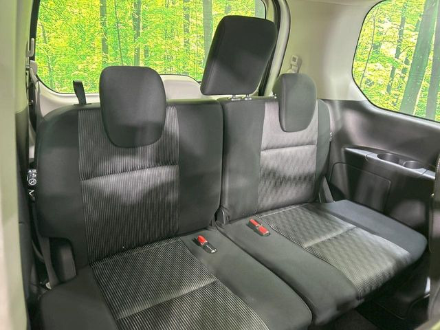 3列目シートはもちろん状態良好☆大人でもゆったりと座って頂けますので、大人数でのお出かけもラクラクです♪ご家族で、気の知れた仲間で、ドライブに行くのが楽しみですね♪