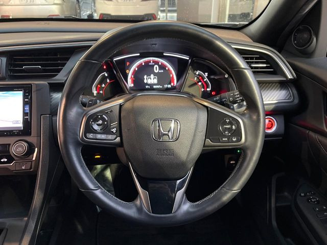 �y�����v�����X�e�A�����O�z�㎿�Ȋv���g�p���邱�ƂŁA��ɂ����������݂ƂĂ��^�]���₷���n���h���ł���