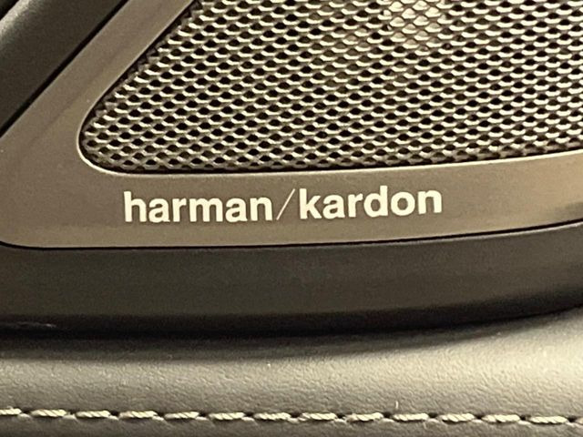 ��harman/kardon�T�E���h�V�X�e��:�I�[�f�B�I��僁�[�J�[����|����v���~�A���X�s�[�J�[�𑕔��B�����̃X�s�[�J�[����A���̗������܂ŕ����鍂�i���ȉ��y�����y���݂��������܂��B