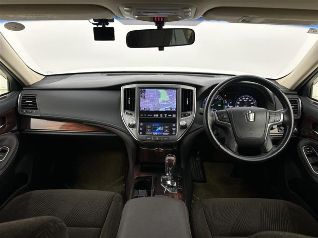 クラウンハイブリッド 2.5 ロイヤルサルーン