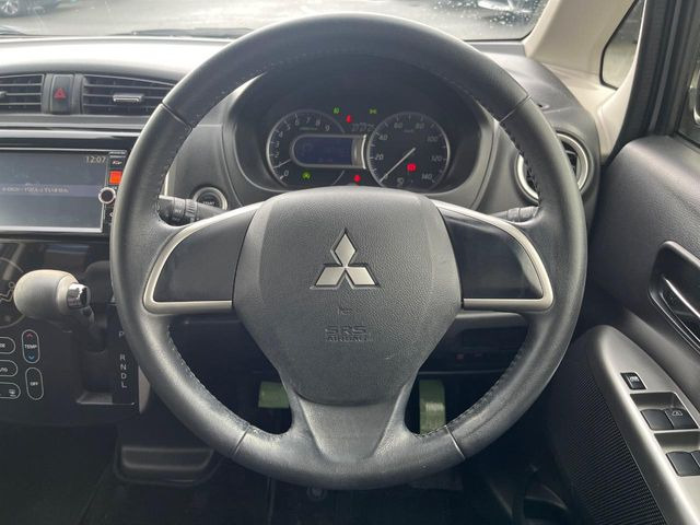 �y�����v�����X�e�A�����O�z�㎿�Ȋv���g�p���邱�ƂŁA��ɂ����������݂ƂĂ��^�]���₷���n���h���ł���