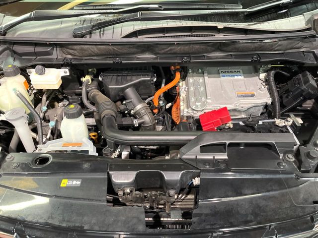 親切・丁寧な専門メカニックスタッフが応対!・車検・点検整備・事故等の修理などアフターサービスも安心。お車のカスタマイズもネクステージのサービススタッフまでご相談ください!