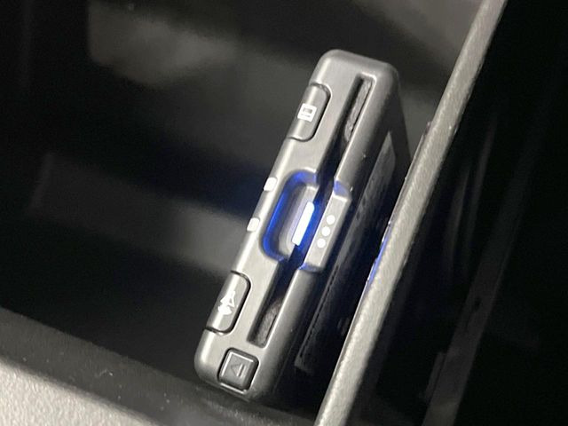 ●ETC車載器(アンテナ分離型音声案内タイプ):お引き渡し時には再セットアップを実施後、お渡しいたします。マイレージ登録に関してもお気軽にスタッフまでお尋ねください。