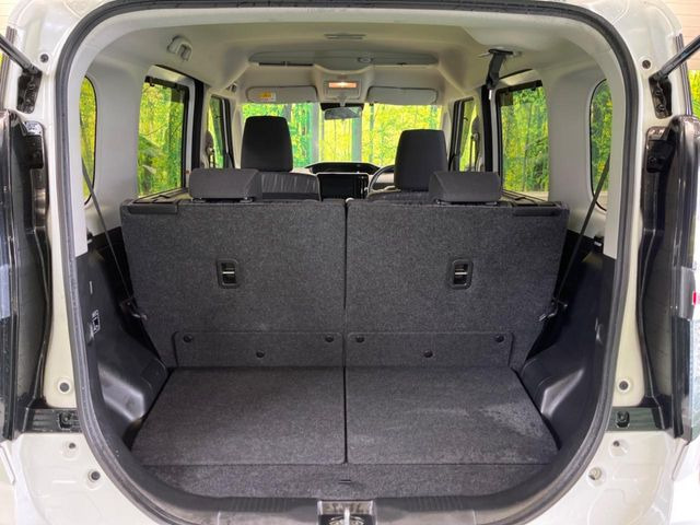 ���i�̂���������ʋ΁A���}���ɏ\���ȉ׎��X�y�[�X���m�ۂ��Ă���܂��B�Z�J���h�V�[�g��|���ƁA�傫�ȉו��̐ύڂ��\�ł���