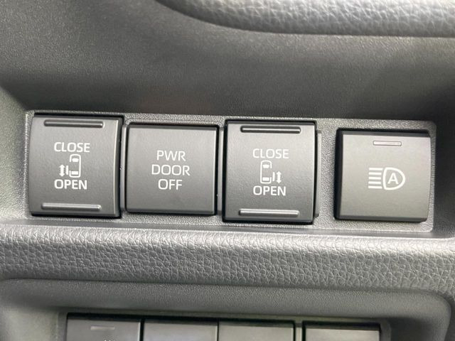 【両側パワースライドドア】スマートキーや運転席のスイッチで後席両側スライドドアの開閉が可能♪電動だから力を入れてドアを開ける必要が無く、小さなお子様でも簡単に開け閉めでき快適です♪