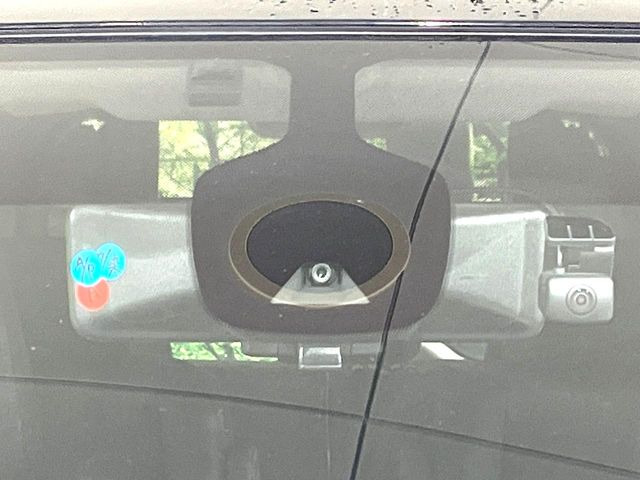 �y�G�}�[�W�F���V�[�u���[�L�z���s���ɑO���̎ԗ�����F�����A�Փ˂������Ȏ��͌x��ƃu���[�L�ŏՓˉ���Ɣ�Q�y�����A�V�X�g�B�����S�Ƀh���C�u�����y���݂��������܂��B