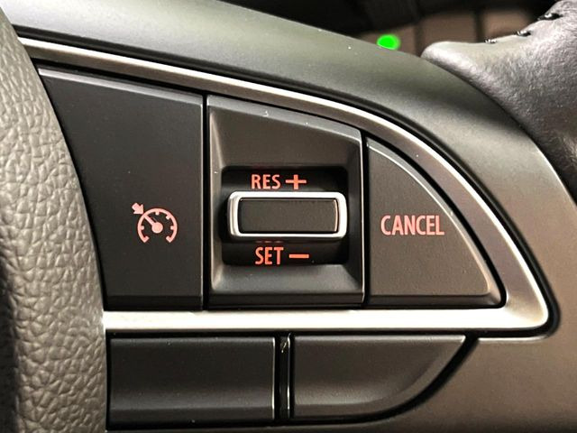 【クルーズコントロール】高速道路もラクラク走行。アクセルを離しても一定速度で走行ができ、長距離運転時の負担を軽減!加速・減速も簡単なスイッチ操作で調整できます。