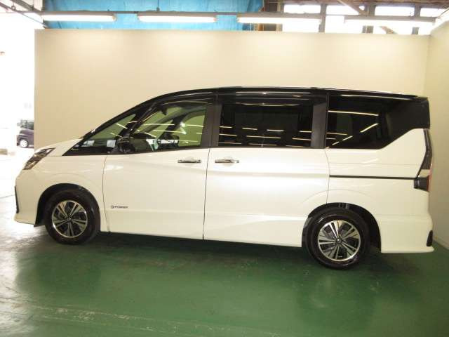 セレナ1.2 e-POWER ハイウェイスターV