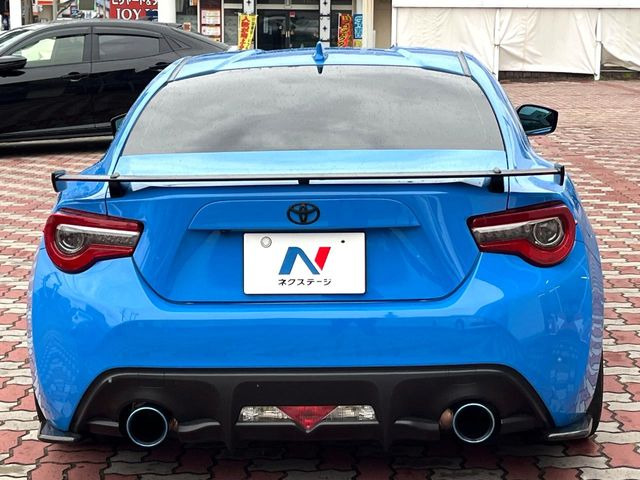 安心の最長10年・走行無制限保証(有償)をご用意。保証内容も充実はもちろん、無料点検&オイル交換や、年中無休の全国・24時間ロードサービスも付帯されておりますのでご安心下さい。