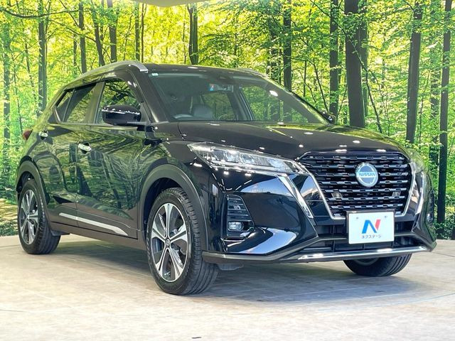 高透明度のガラス皮膜で撥水はもちろん、上質なツヤ・光沢を実現。紫外線や酸性雨から大切な愛車を保護し、色あせ・劣化を防止。「弾スプラッシュコート」、「弾プリミッサコート」からお選びいただけます。