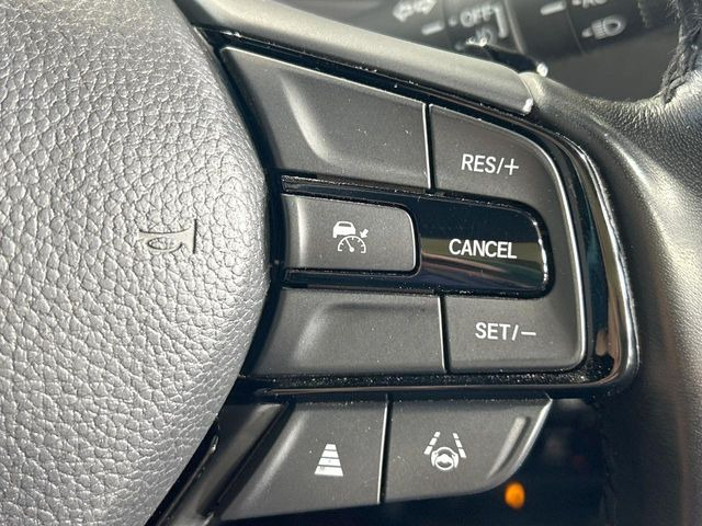 【アダプティブクルーズコントロール】高速道路での長距離走行が楽に!!自動で速度を保つクルーズコントロールが、衝突軽減システムと連携し、前方の車両を感知して車間を保つように速度調節してくれます!!