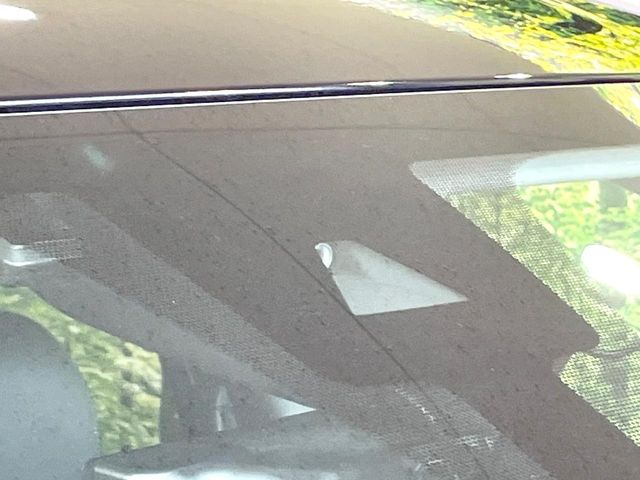 【インテリジェントエマージェンシーブレーキ】フロントカメラで前方の車両や歩行者を検知。衝突しそうな時は衝突被害軽減ブレーキが作動、衝突回避をサポート。より安全にドライブをお楽しみいただけます。