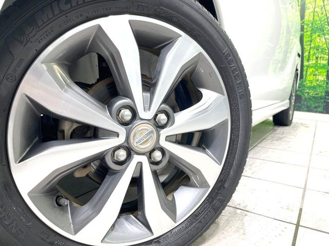 �y����15�C���`�A���~�z�C�[���z�O�ςɃ}�b�`���������A���~�z�C�[���𑕒����Ă���܂��B�e��ЊO�A���~�z�C�[����A�X�^�b�h���X�^�C�����戵�����Ă���܂��B���񂲑��k����������