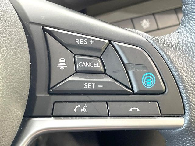 【プロパイロット】高速道路での長距離走行が楽に!!渋滞時と巡回走行のシーンで、アクセル・ブレーキ・ステアリングを自動で制御し、長距離運転の負担を軽減してくれます♪