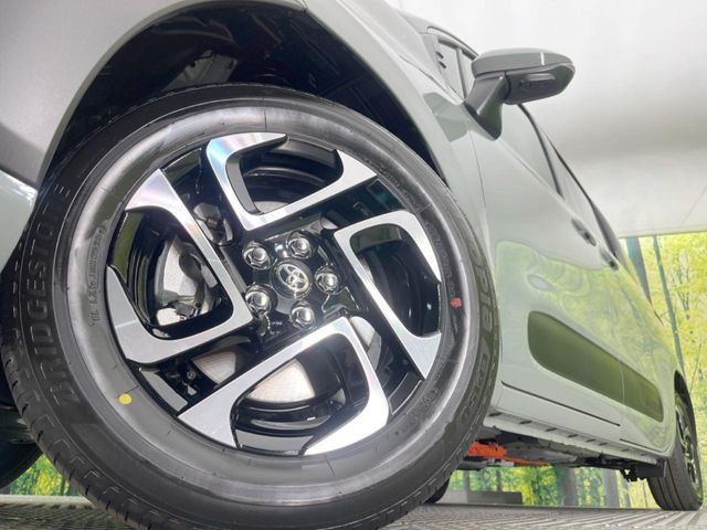 【純正アルミホイール】外観にマッチした純正アルミホイールを装着しております。各種社外アルミホイールや、スタッドレスタイヤも取扱いしております。是非ご相談ください♪