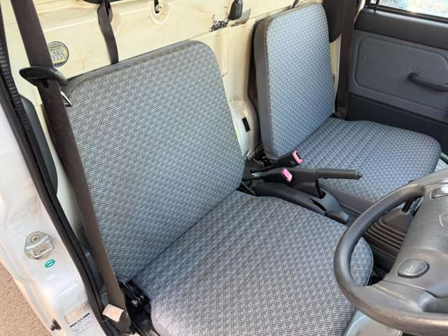 �V�[�g�͐G��S�n�A����S�n�Ƃ��ɏ㎿�Ȏd�オ��B�����ւ̒������h���C�u�ł����ɂ����A���K�ȃh���C�u���y���߂܂��B