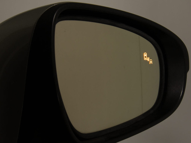 BSM(�u���C���h�X�|�b�g���j�^)!�ׂ̎Ԑ��𑖂�ԗ������[�_�[�Ō��m���A�h�A�~���[�ł͊m�F���ɂ����㑤���G���A�ɑ��݂���ԗ��ɉ����āA�}�ڋ߂��Ă���ԗ������m���܂��B