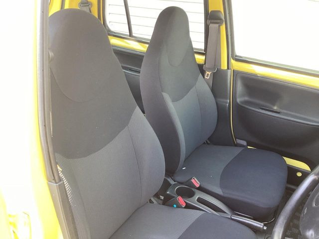 運転席シート廻りは使用感も少なく、良好な状態となっています。丁寧に使われていたことがよくわかりますね。