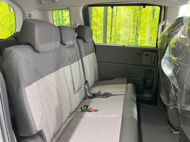 高品質なオリジナルフロアマットもオプションにてご用意しております。お好きなデザインやカラーをお車に合わせて選んでいただくことができます♪