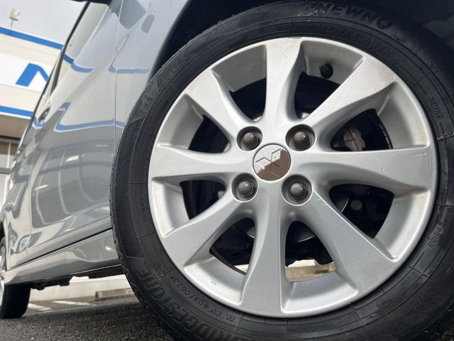 �y����14�C���`�A���~�z�C�[���z�O�ςɃ}�b�`���������A���~�z�C�[���𑕒����Ă���܂��B�e��ЊO�A���~�z�C�[����A�X�^�b�h���X�^�C�����戵�����Ă���܂��B���񂲑��k����������