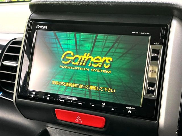 【純正ナビ】人気の純正ナビを装備しております。ナビの使いやすさはもちろん、オーディオ機能も充実!キャンプや旅行はもちろん、通勤や買い物など普段のドライブも楽しくなるはず♪