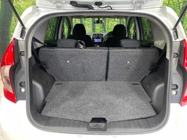 ���i�̂���������ʋ΁A���}���ɏ\���ȉ׎��X�y�[�X���m�ۂ��Ă���܂��B�Z�J���h�V�[�g��|���ƁA�傫�ȉו��̐ύڂ��\�ł���