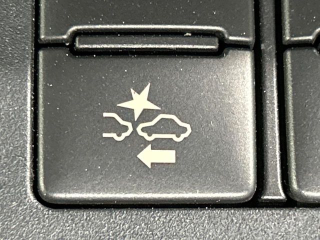 �y�g���^�Z�[�t�e�B�Z���X�z���s���ɑO���̎ԗ�����F�����A�Փ˂������Ȏ��͌x��ƃu���[�L�ŏՓˉ���Ɣ�Q�y�����A�V�X�g�B�����S�Ƀh���C�u�����y���݂��������܂��B