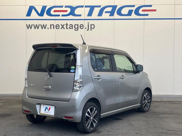 ��D�]�𒸂��Ă���܂��{�f�B�̒e�X�v���b�V���R�[�g���D�]��t���B�ʏ�̃K���X�R�[�g�ƈقȂ�A�ϋv�N��6�N�̖��@���K���X�R�[�e�B���O���A�{�f�B���L���C�ȏ�Ԃɕۂ��Ă���܂��B